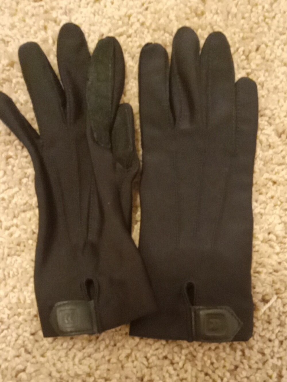 Classic Black Women's Gloves - Sleek Everyday Style Extra Small Suede